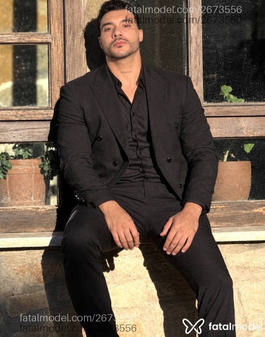 Acompanhante homem com cabelo castanho de olhos castanhos - Philipe