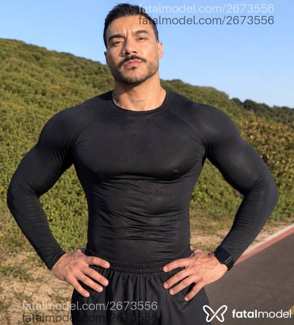 Acompanhante homem com cabelo castanho de olhos castanhos - Philipe