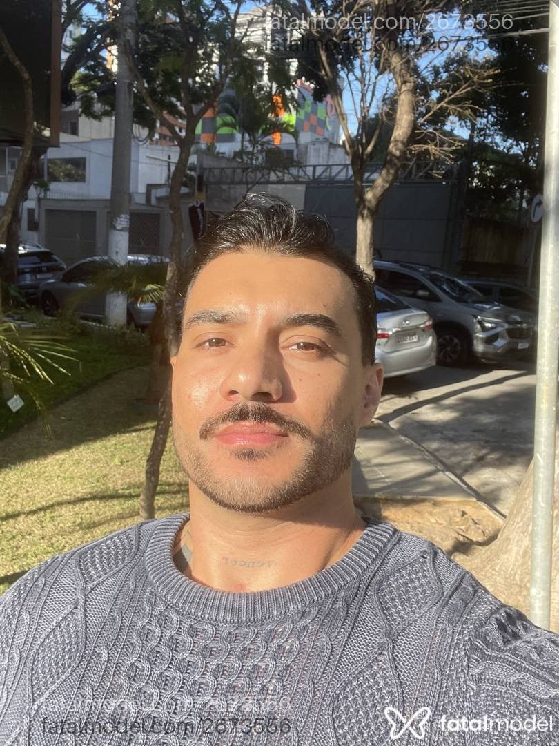 Acompanhante homem com cabelo castanho de olhos castanhos - Philipe