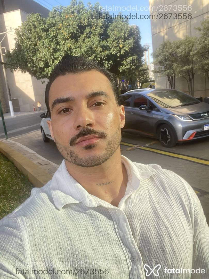 Acompanhante homem com cabelo castanho de olhos castanhos - Philipe