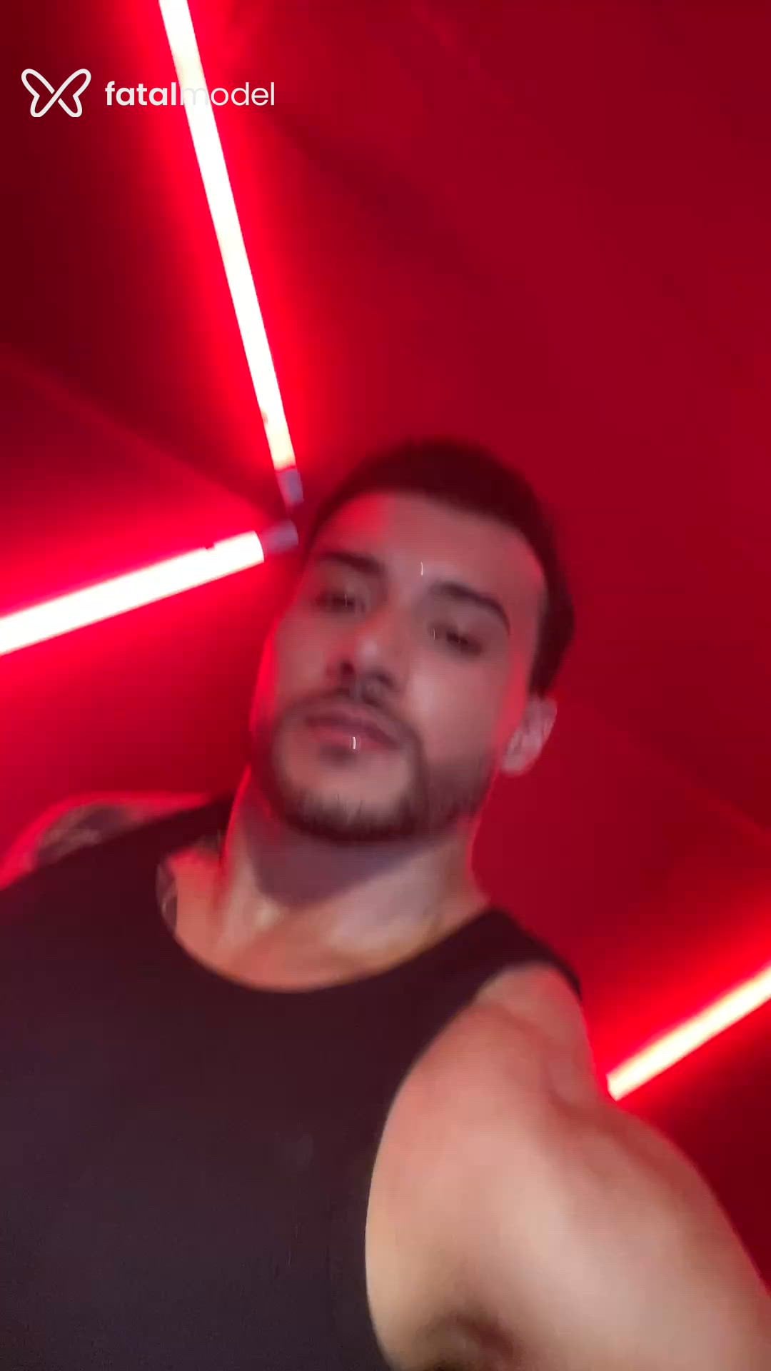 Acompanhante homem com cabelo castanho de olhos castanhos - Philipe Acompanhante homem com cabelo castanho de olhos castanhos - Philipe