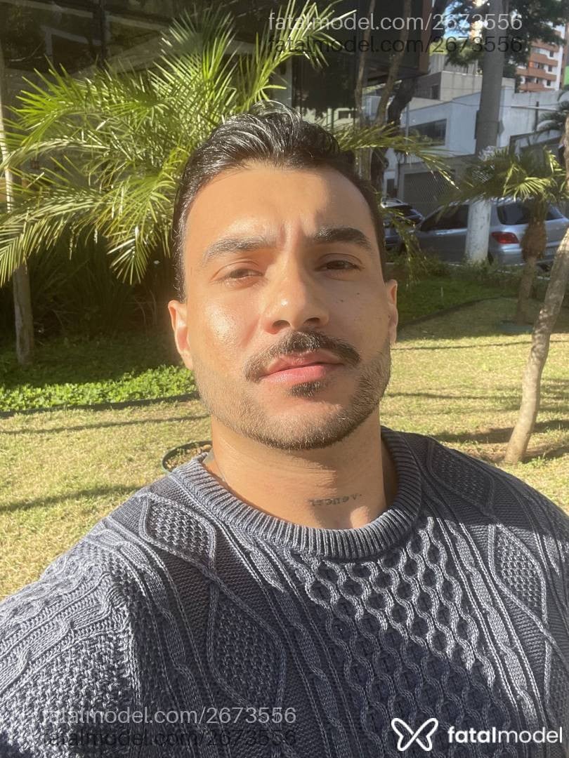 Acompanhante homem com cabelo castanho de olhos castanhos - Philipe