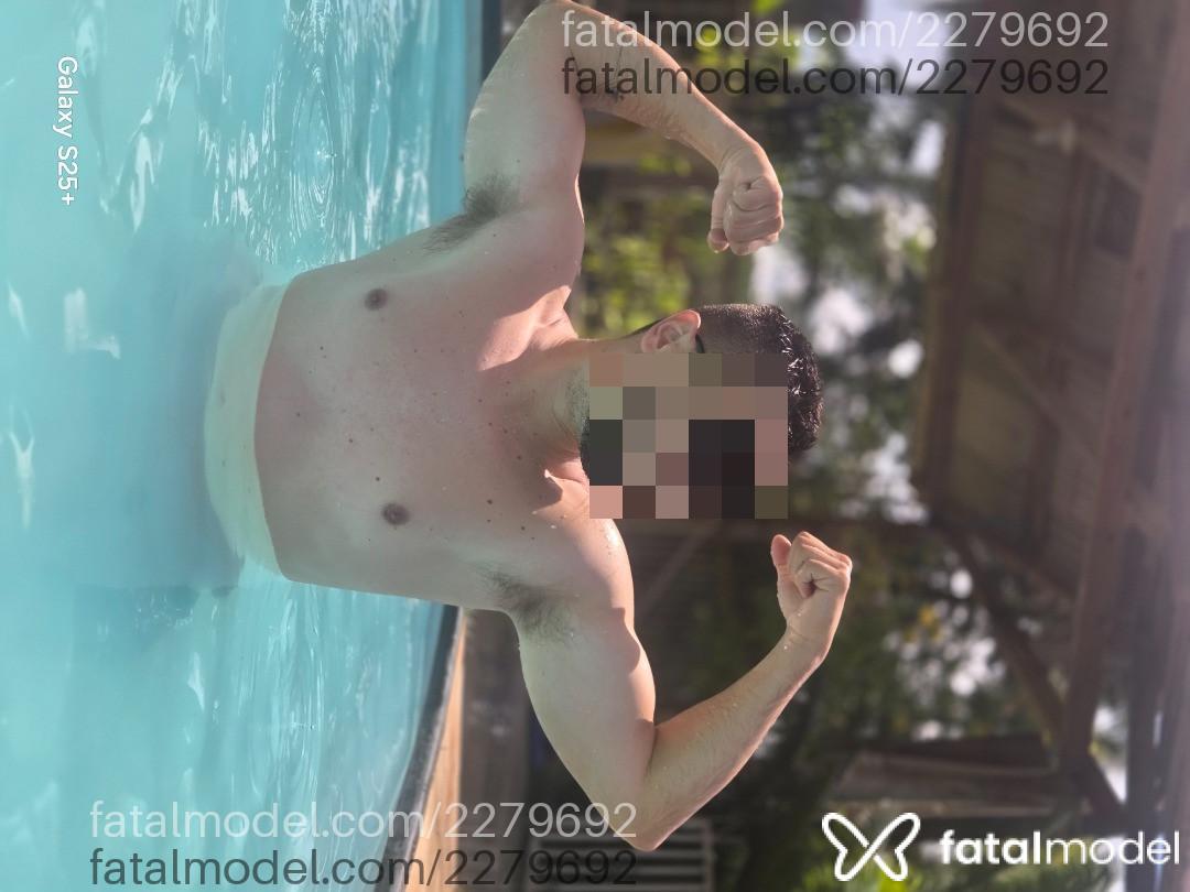 Acompanhante homem com cabelo castanho de olhos mel em Balneário Camboriú - Criss Boyy