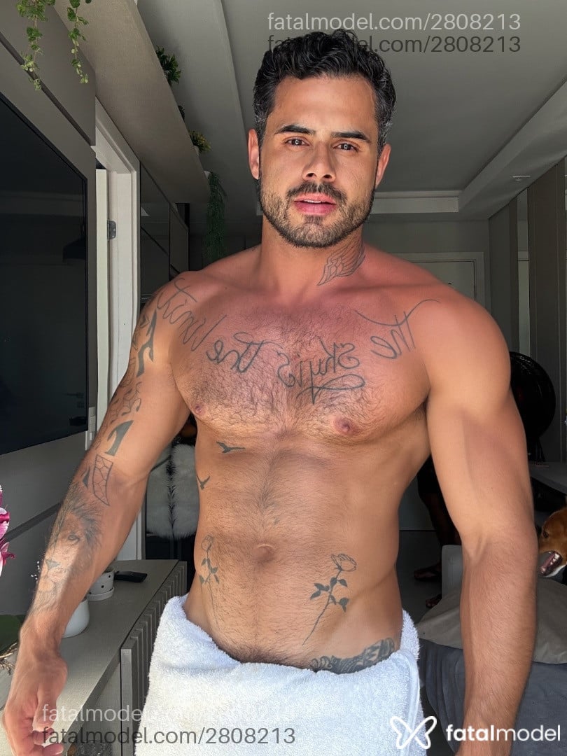 Acompanhante homem com cabelo castanho de olhos pretos em Curitiba Acompanhante homem com cabelo castanho de olhos pretos em Curitiba - João Pedro