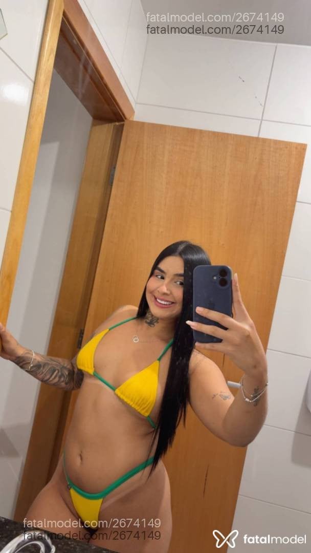 Acompanhante mulher morena (o) de olhos pretos - Alice Ferrari