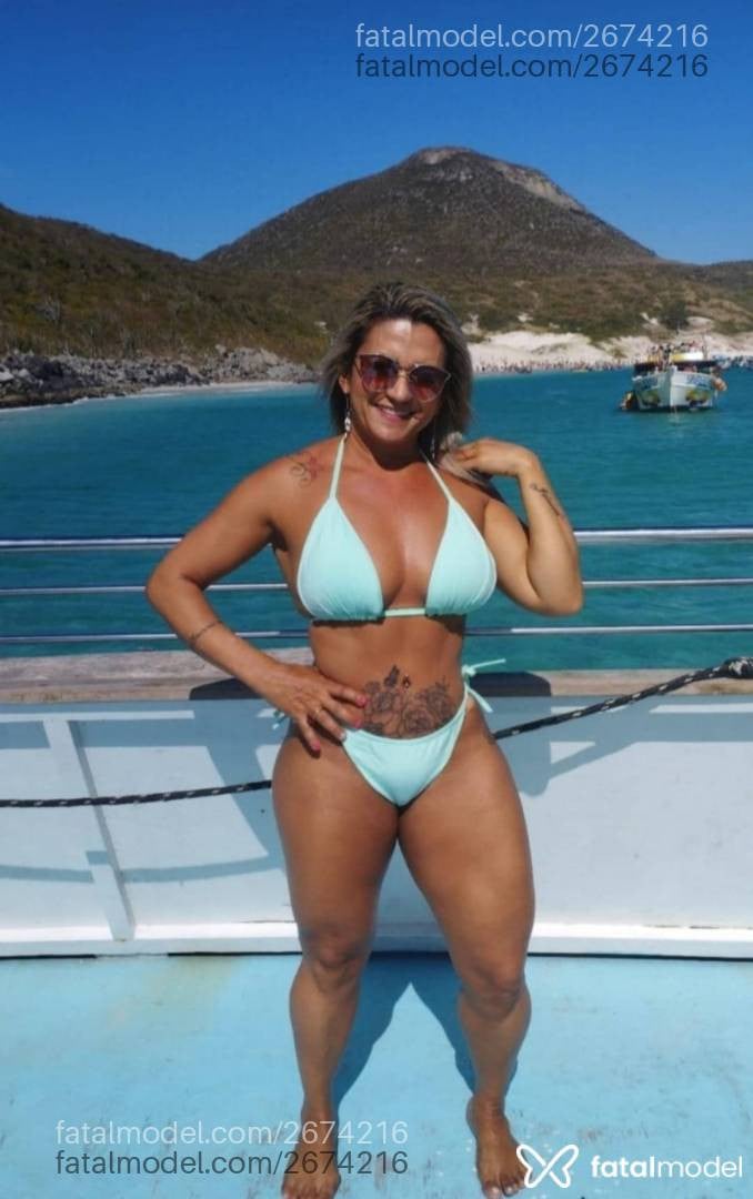 Acompanhante mulher loira (o) de olhos castanhos - Aline
