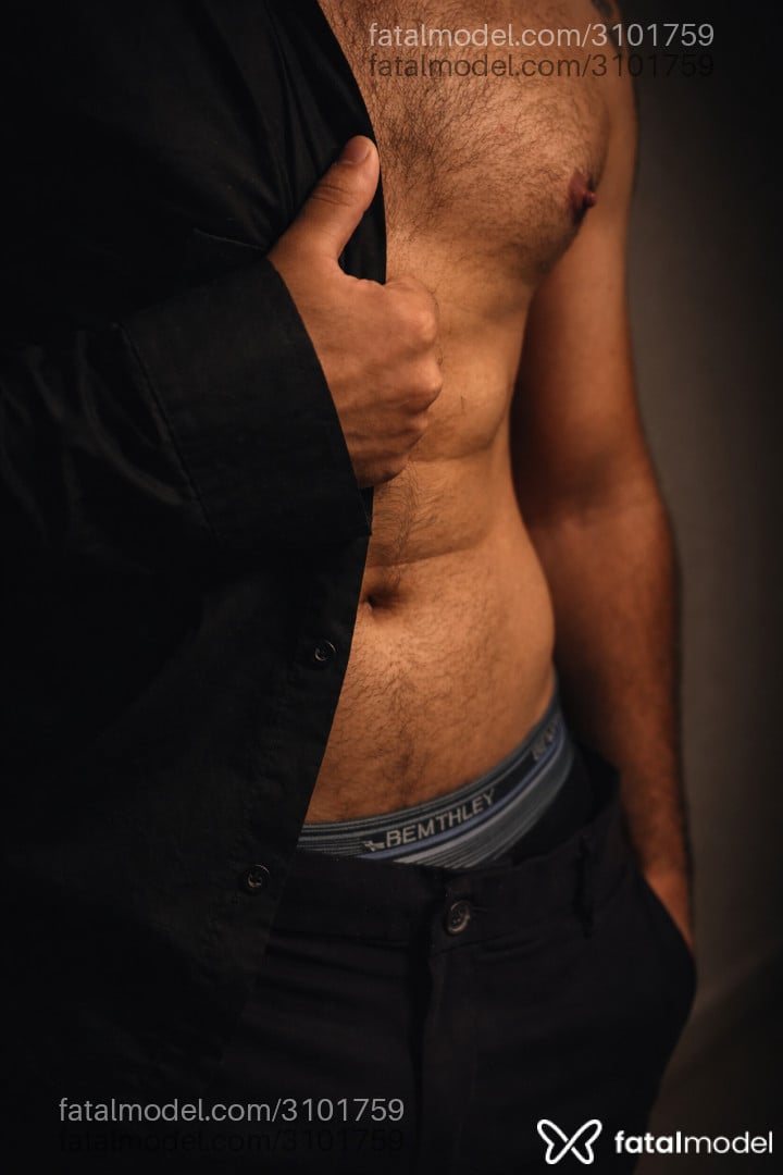 Acompanhante homem morena (o) de olhos pretos - Pedro