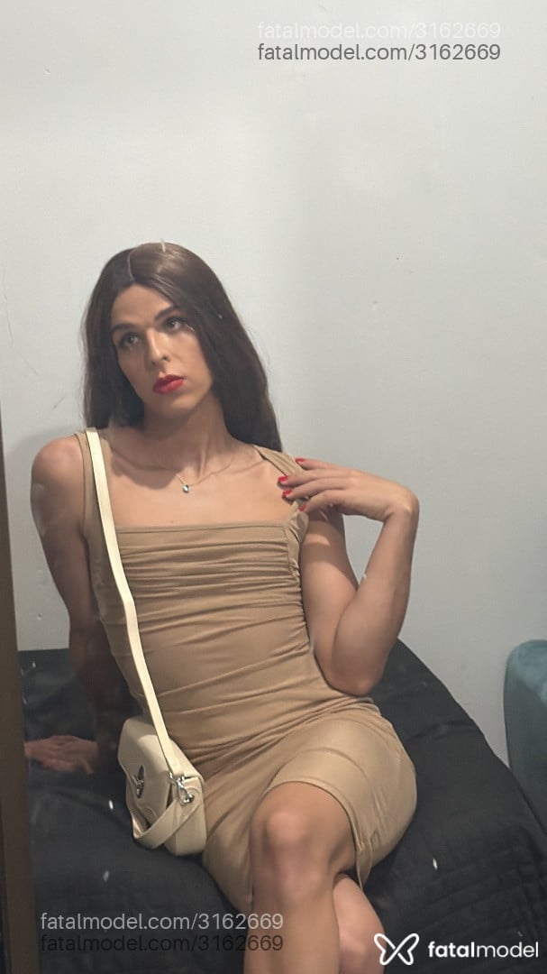 Acompanhante mulher trans com cabelo castanho de olhos mel em Goiânia - Tamara