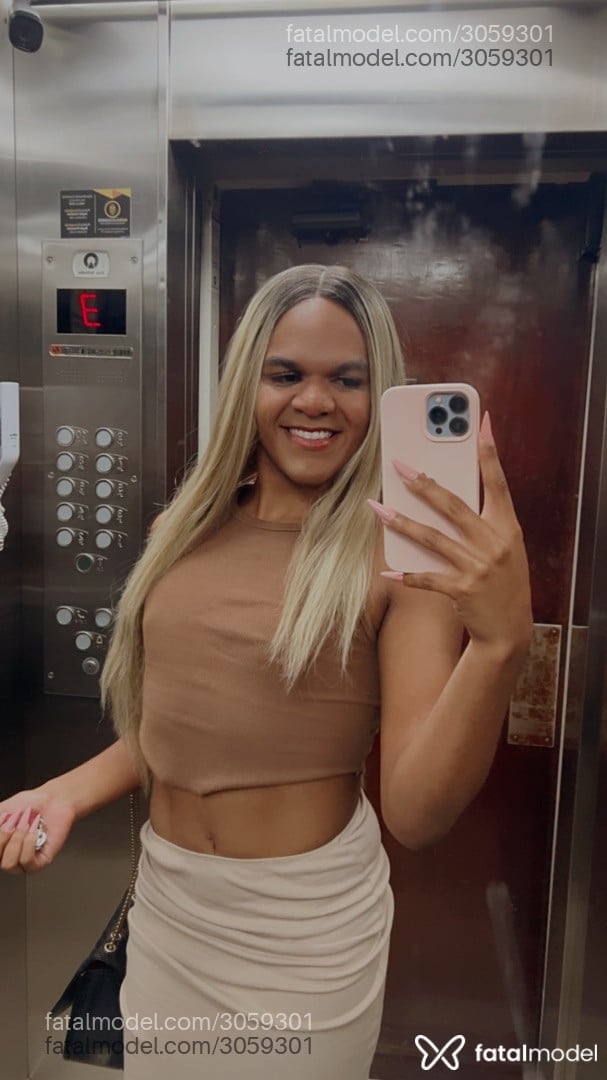 Acompanhante mulher trans loira (o) de olhos castanhos em Campinas - Raphaella