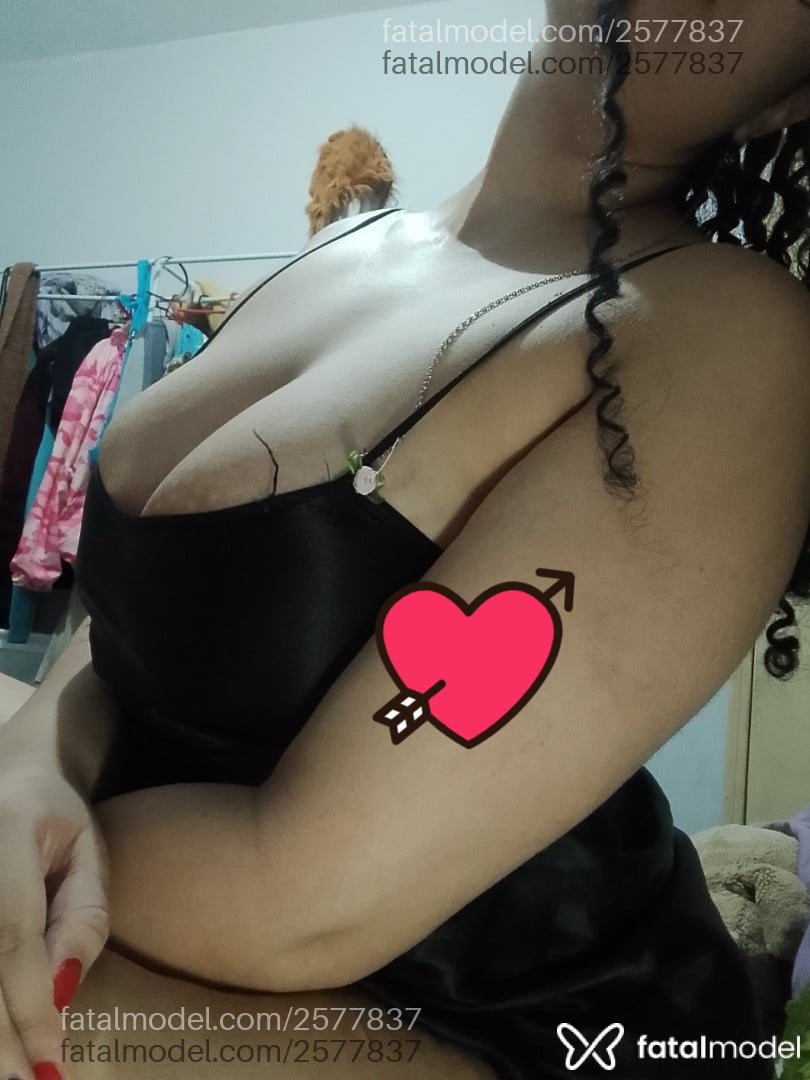 Acompanhante mulher com cabelo castanho de olhos castanhos em Virtual - Aster