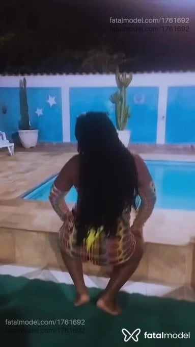 Acompanhante mulher trans loira (o) de olhos castanhos - Pantera