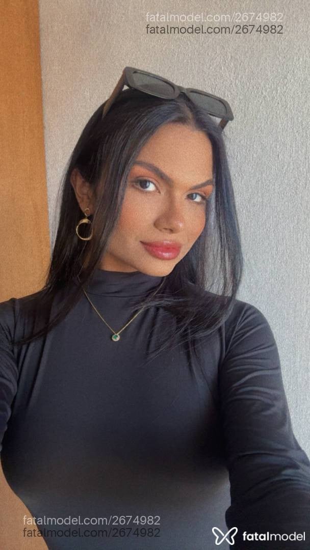 Acompanhante mulher trans morena (o) de olhos pretos - Victoria Linhares