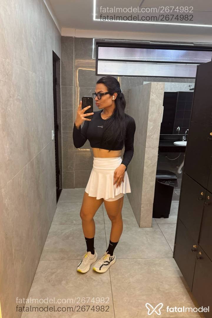 Acompanhante mulher trans morena (o) de olhos pretos - Victoria Linhares