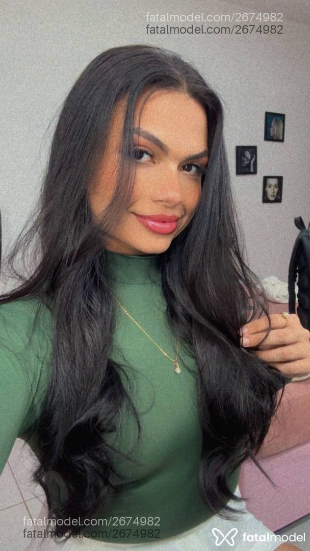 Acompanhante mulher trans morena (o) de olhos pretos - Victoria Linhares