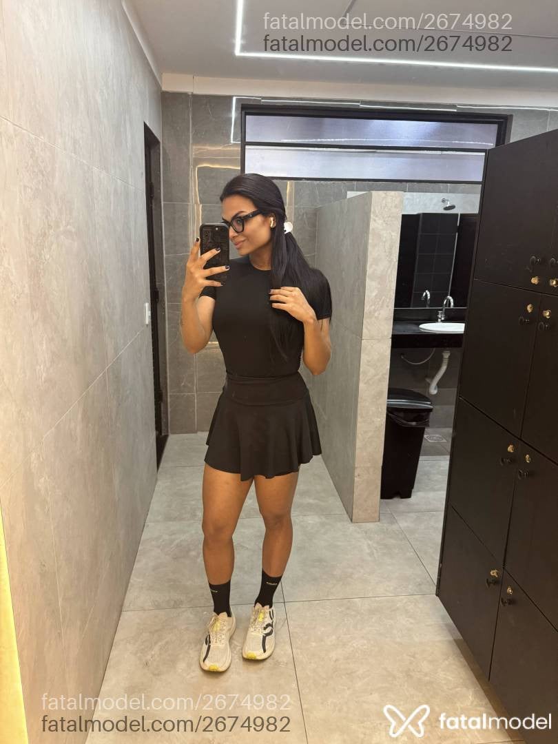 Acompanhante mulher trans morena (o) de olhos pretos - Victoria Linhares
