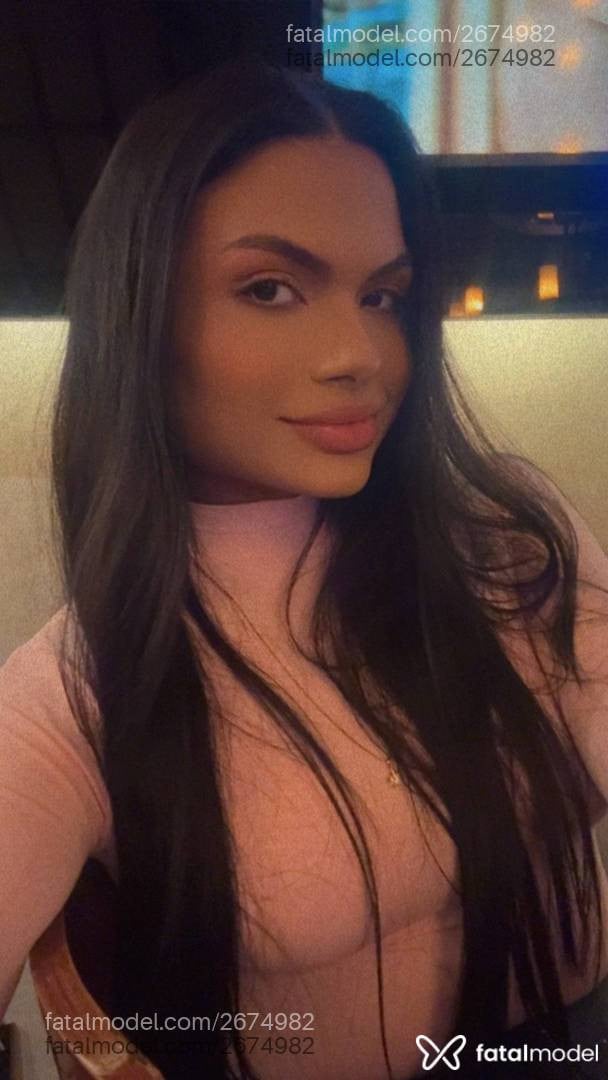 Acompanhante mulher trans morena (o) de olhos pretos - Victoria Linhares