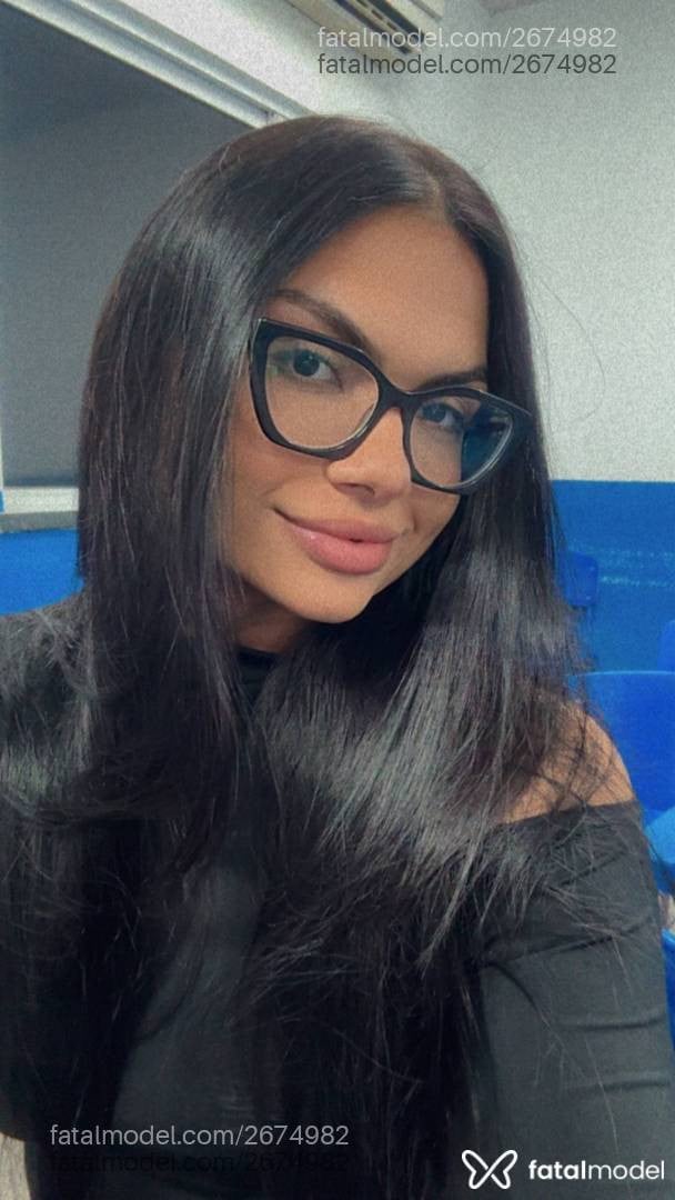 Acompanhante mulher trans morena (o) de olhos pretos - Victoria Linhares