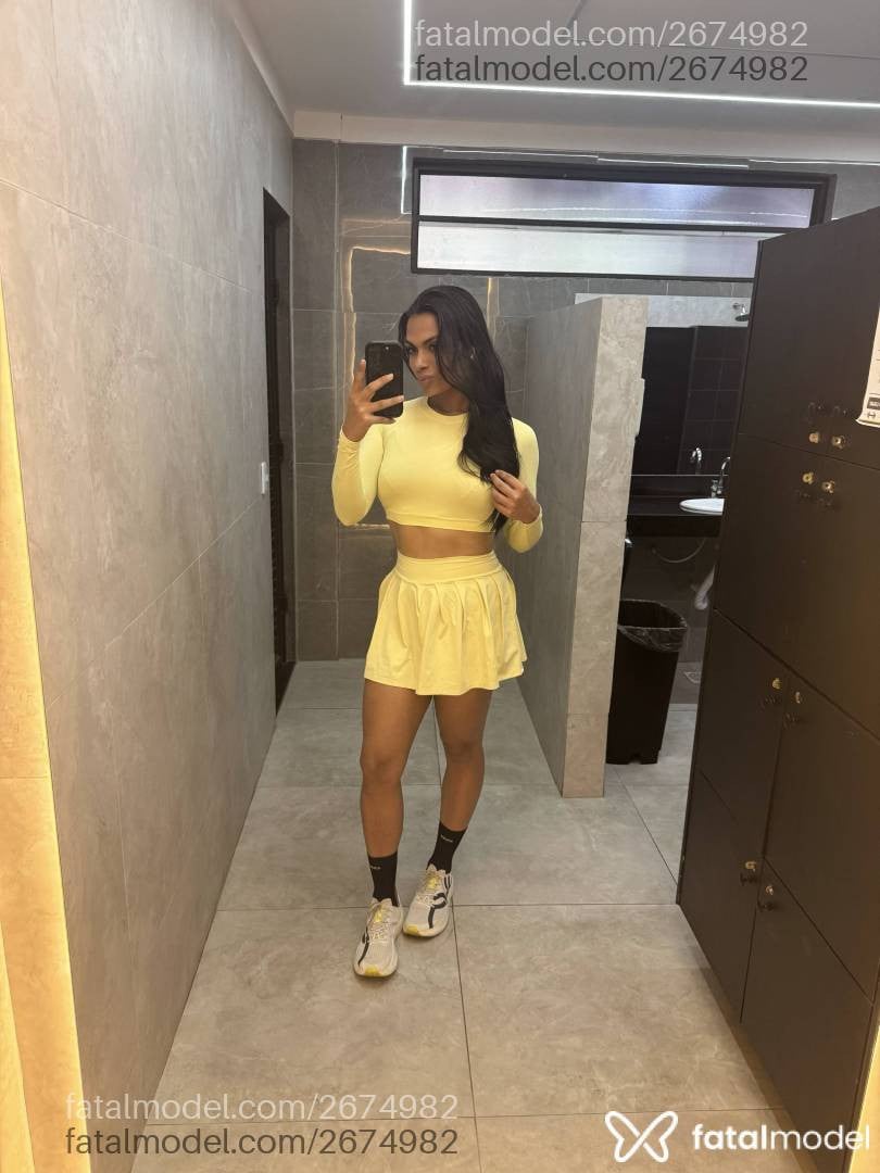 Acompanhante mulher trans morena (o) de olhos pretos - Victoria Linhares
