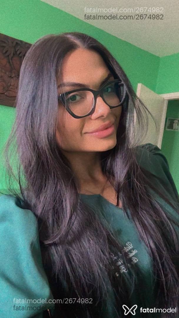 Acompanhante mulher trans morena (o) de olhos pretos - Victoria Linhares