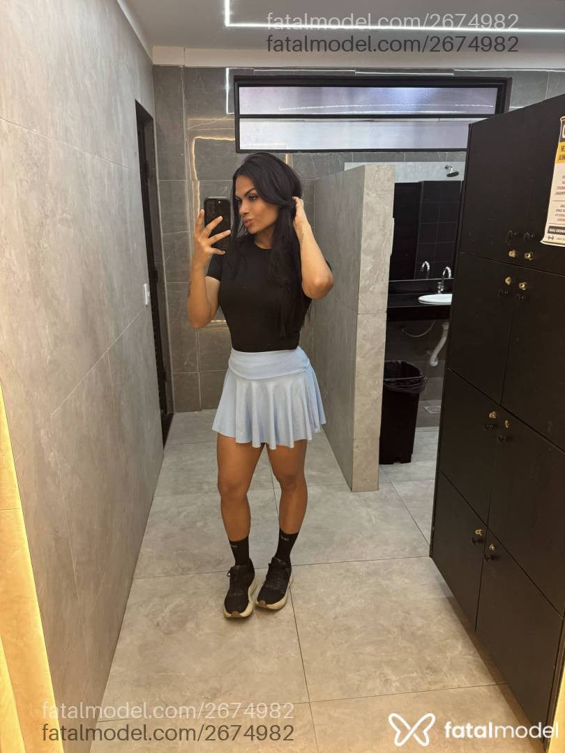 Acompanhante mulher trans morena (o) de olhos pretos - Victoria Linhares