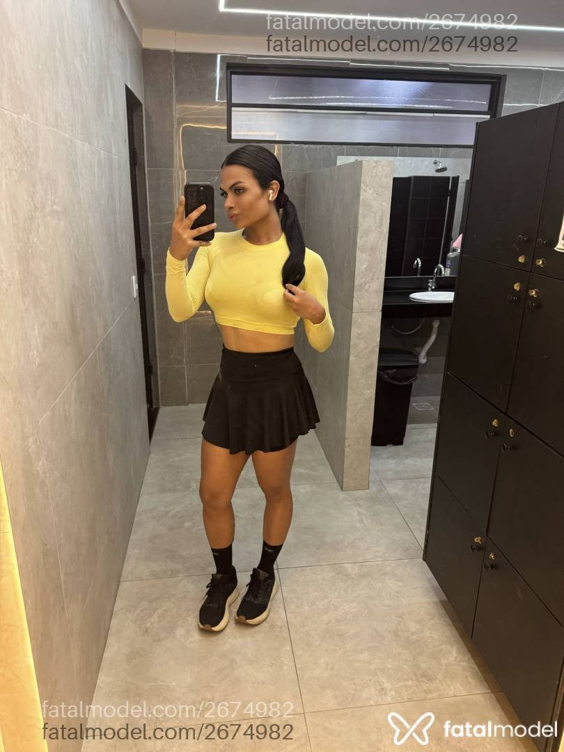 Acompanhante mulher trans morena (o) de olhos pretos - Victoria Linhares