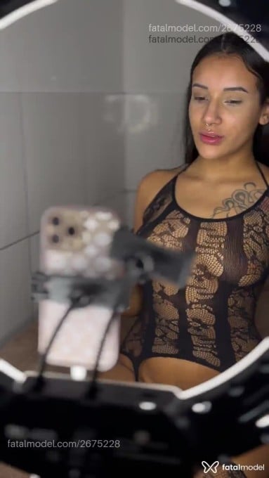 Acompanhante mulher morena (o) de olhos castanhos em São José - Vitória Vaz