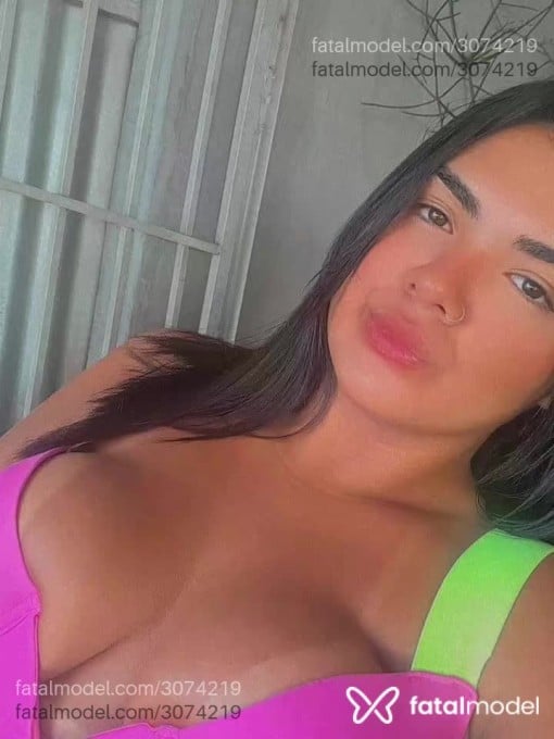 Acompanhante mulher morena (o) de olhos castanhos - Livia
