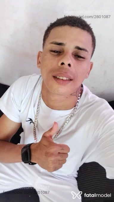 Acompanhante homem com cabelo castanho de olhos mel - Kayke Silva Acompanhante homem com cabelo castanho de olhos mel - Kayke Silva