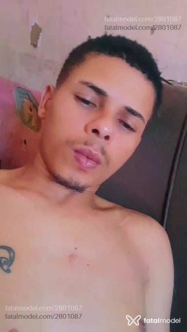 Acompanhante homem com cabelo castanho de olhos mel - Kayke Silva Acompanhante homem com cabelo castanho de olhos mel - Kayke Silva