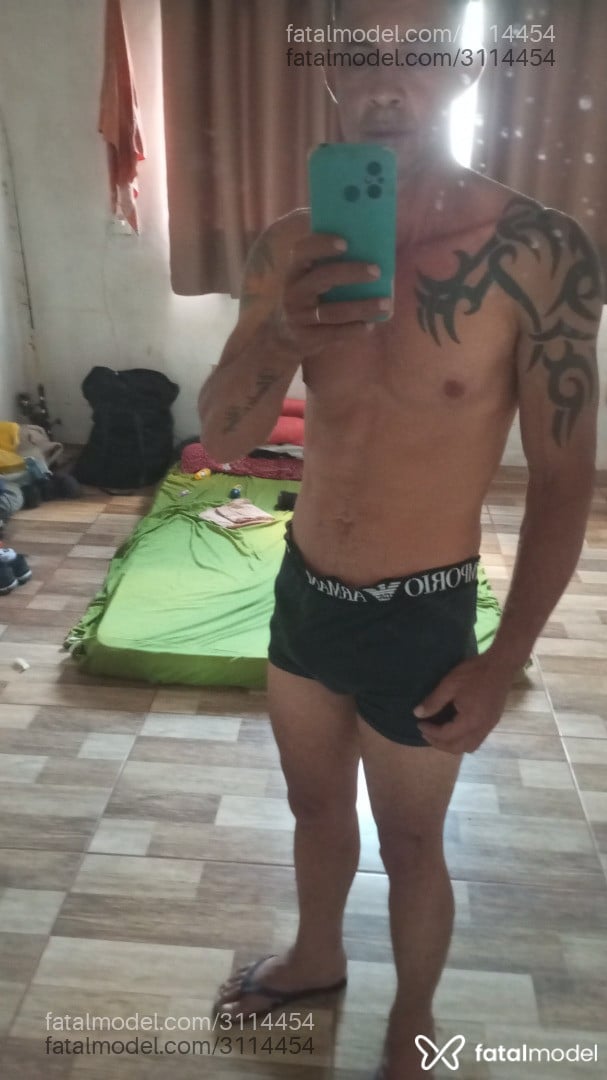 Acompanhante homem com cabelo castanho de olhos castanhos em Ituiutaba Acompanhante homem com cabelo castanho de olhos castanhos em Ituiutaba - Pit Bull