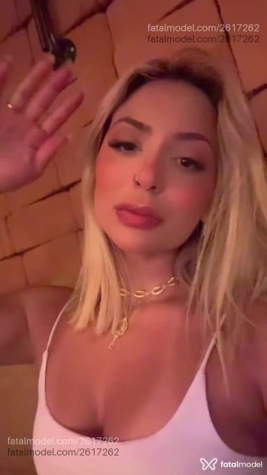 Acompanhante mulher morena (o) de olhos mel em Rio de Janeiro Acompanhante mulher morena (o) de olhos mel em Rio de Janeiro - Isabela