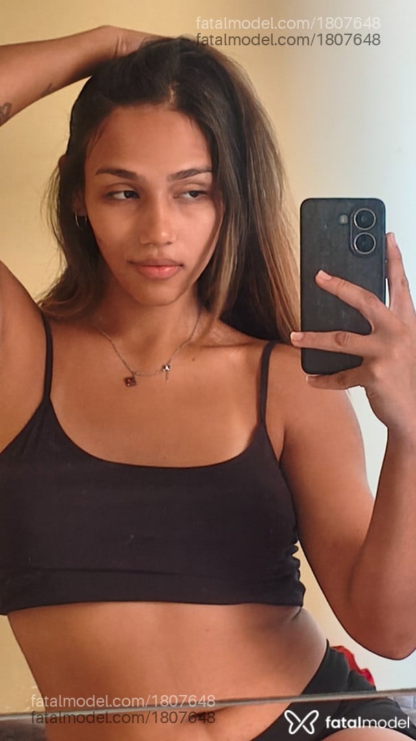 Acompanhante mulher trans com cabelo castanho de olhos castanhos em Virtual Acompanhante mulher trans com cabelo castanho de olhos castanhos em Virtual - Kimberlly