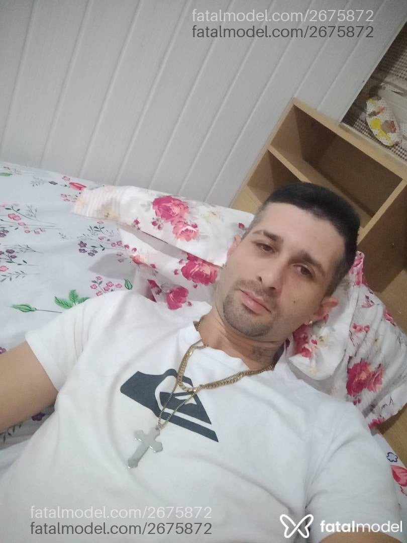 Acompanhante homem com cabelo castanho de olhos mel em Viamão - Guilherme
