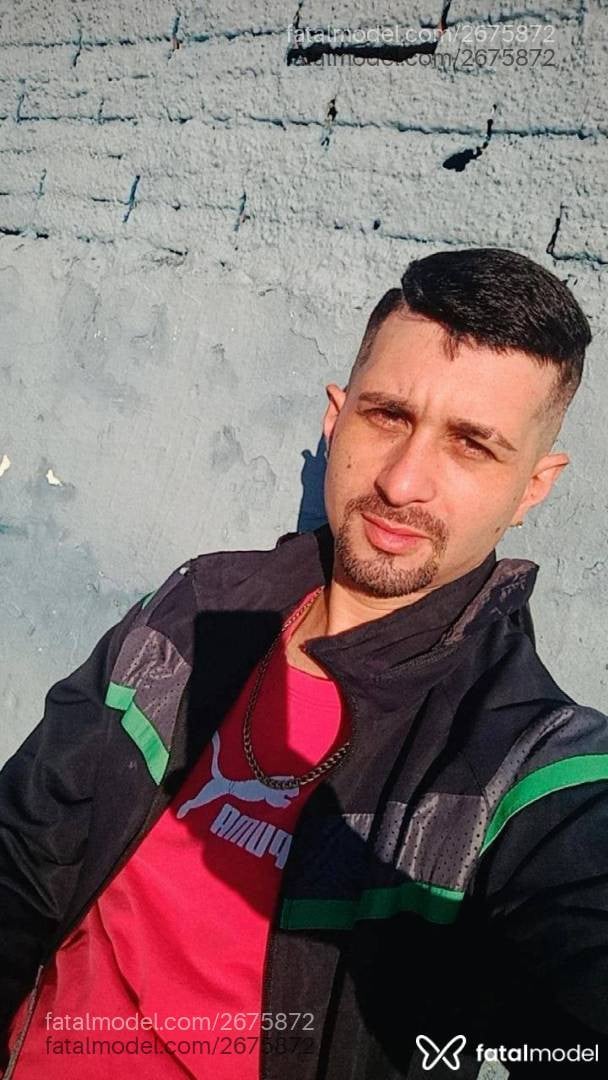 Acompanhante homem com cabelo castanho de olhos mel em Viamão - Guilherme