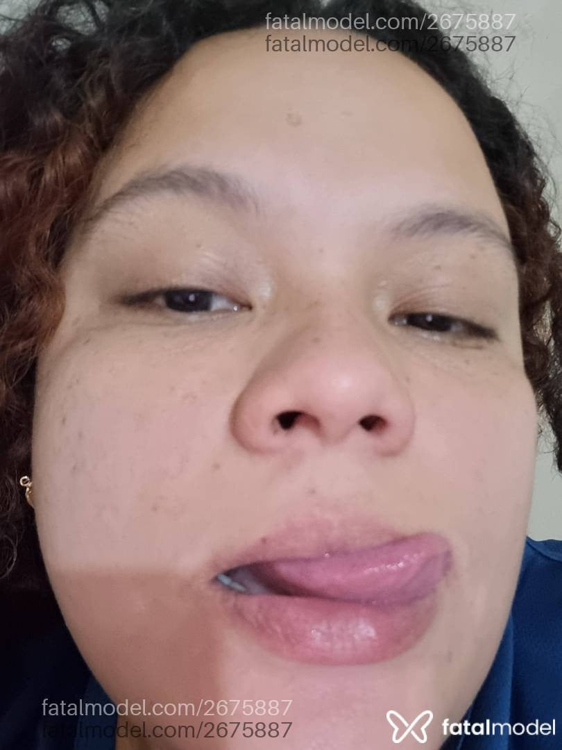 Acompanhante mulher com cabelo castanho de olhos pretos - Isabela Correia