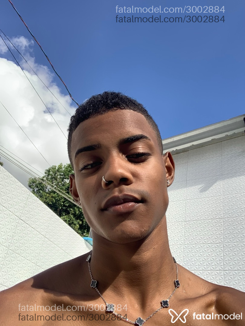 Acompanhante homem morena (o) de olhos pretos - Angel Acompanhante homem morena (o) de olhos pretos - Angel