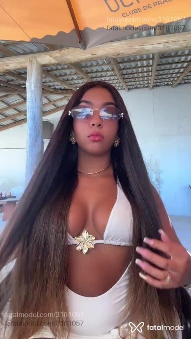 Acompanhante mulher morena (o) de olhos verdes em Felixlândia - Izabela