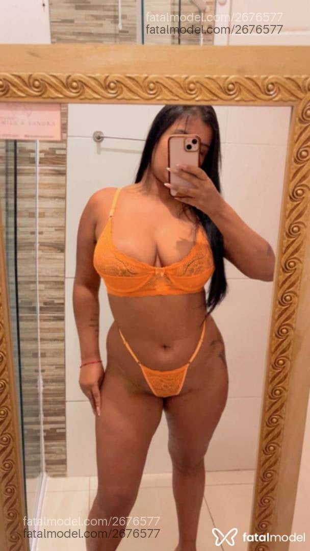 Acompanhante mulher morena (o) de olhos castanhos - Serena
