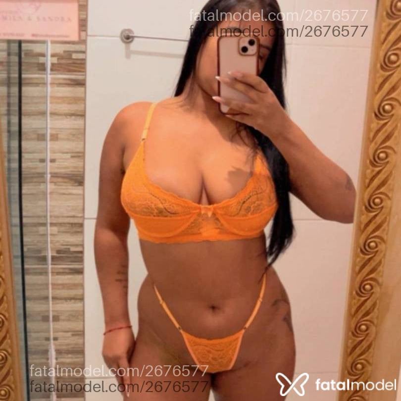 Acompanhante mulher morena (o) de olhos castanhos - Serena