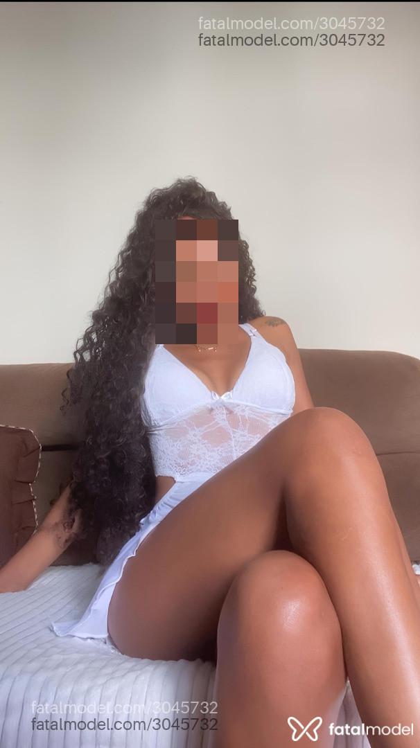 Acompanhante mulher com cabelo castanho de olhos castanhos - Belly