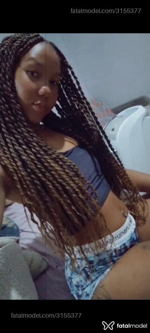 Acompanhante mulher com cabelo colorido de olhos castanhos em Virtual - Carolzinha