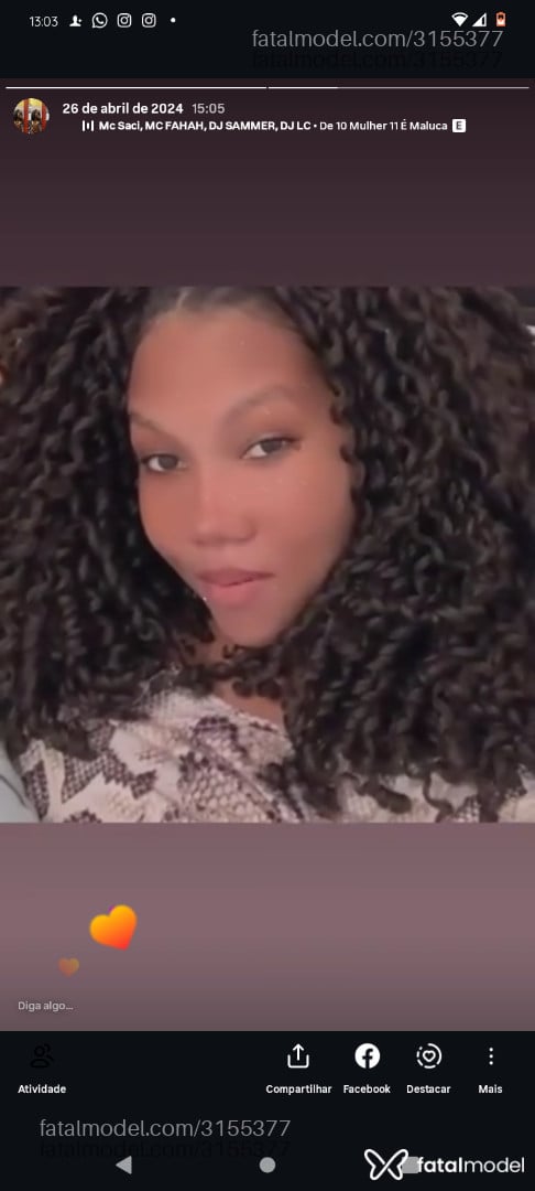 Acompanhante mulher com cabelo colorido de olhos castanhos em Virtual - Carolzinha