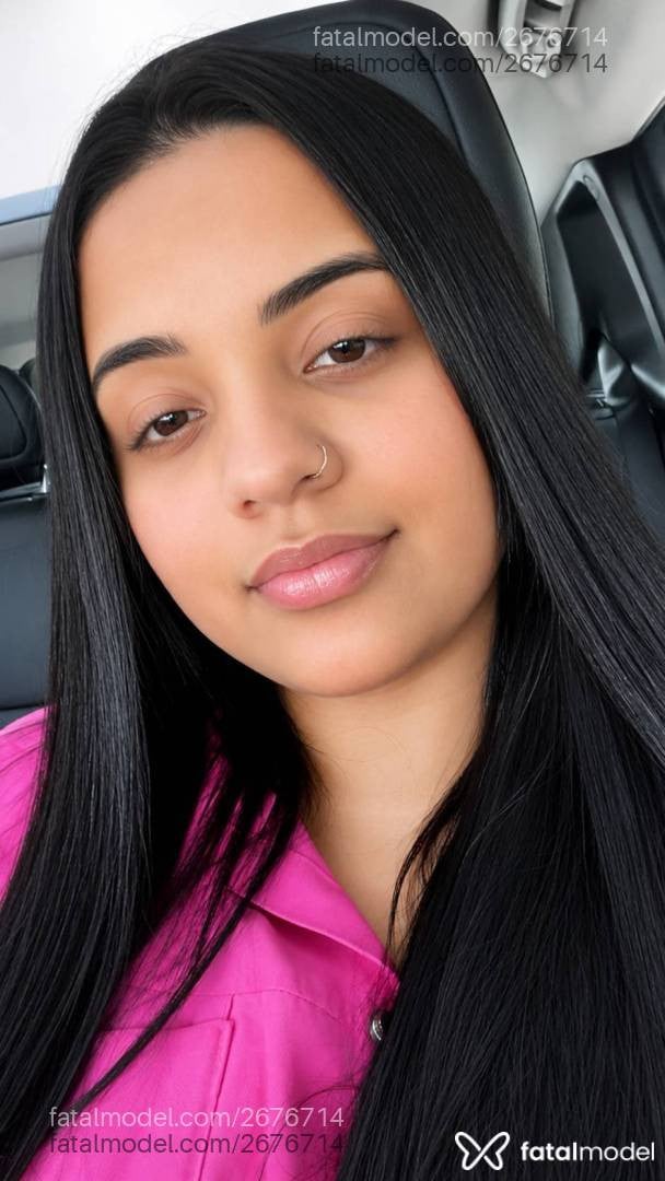 Acompanhante mulher morena (o) de olhos pretos - Karen Rodrigues
