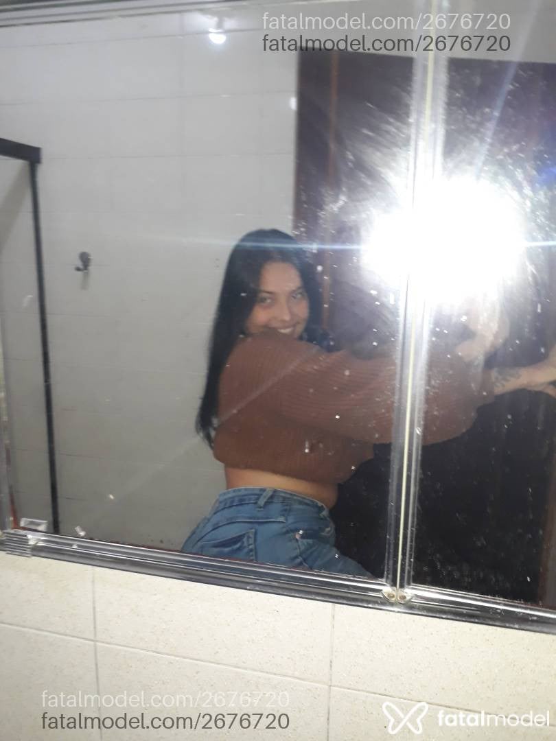 Acompanhante mulher morena (o) de olhos verdes - Larissa