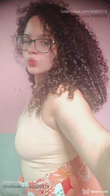 Acompanhante mulher com cabelo castanho de olhos castanhos em Guarujá - Beatriz