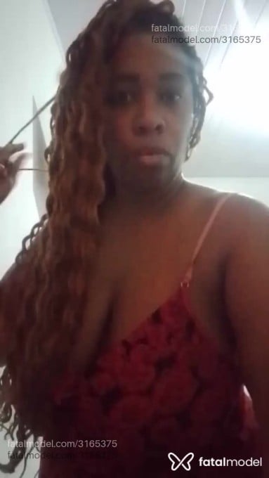 Acompanhante mulher morena (o) de olhos pretos em Goiânia - Larissa