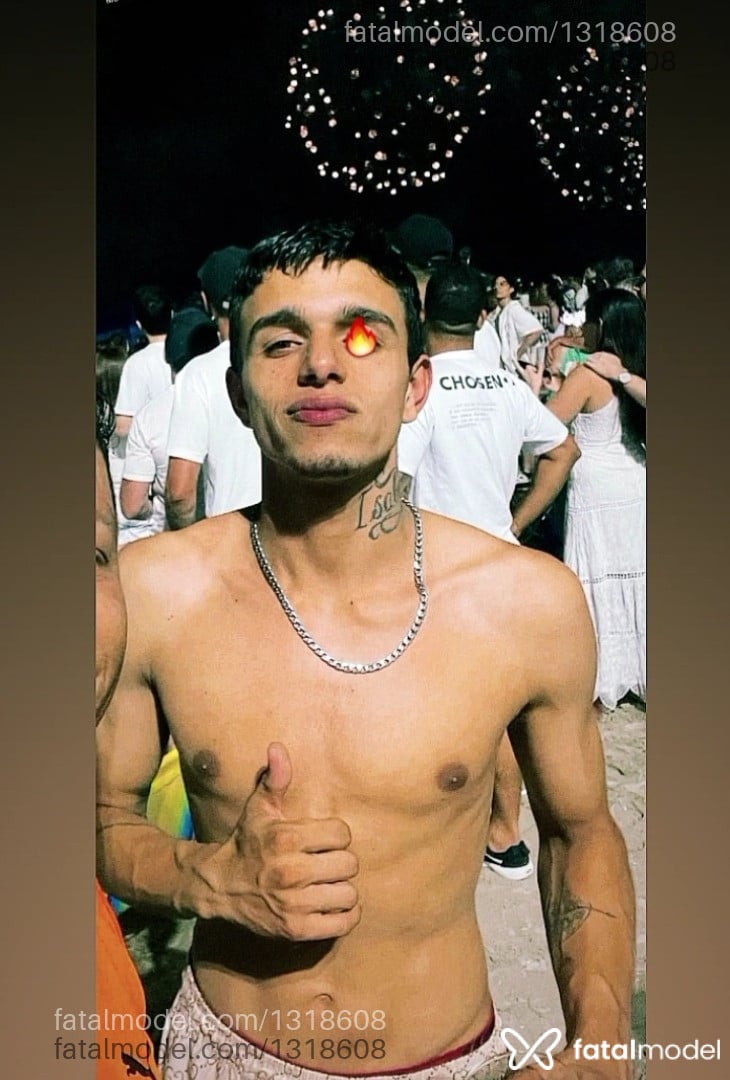 Acompanhante homem com cabelo castanho de olhos castanhos em Balneário Camboriú - Bessestil