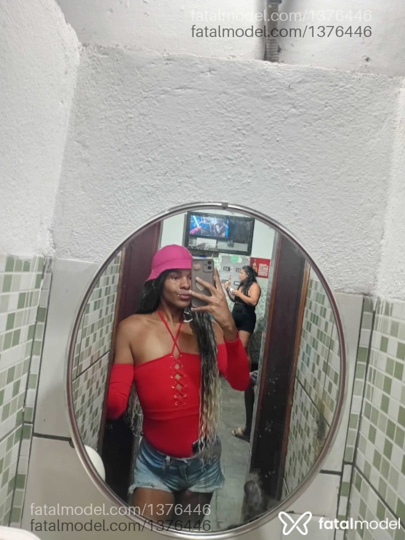 Acompanhante travesti com cabelo castanho de olhos castanhos em Juiz de Fora - Kyara Dantas