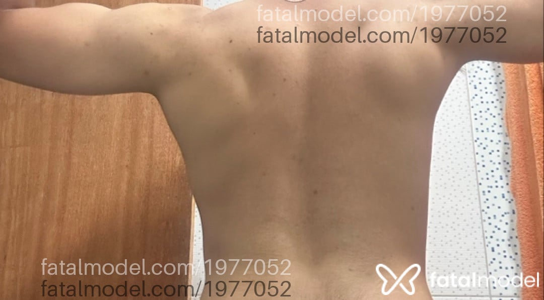 Acompanhante homem com cabelo castanho de olhos castanhos - Maths