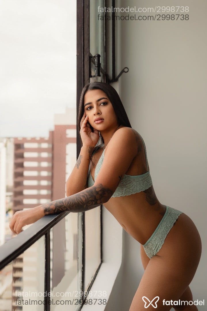 Acompanhante mulher morena (o) de olhos castanhos - Heloísa Acompanhante mulher morena (o) de olhos castanhos - Heloísa